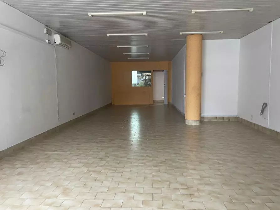 Immagine 5 di Negozio in affitto  in Via Provinciale a Marsicovetere