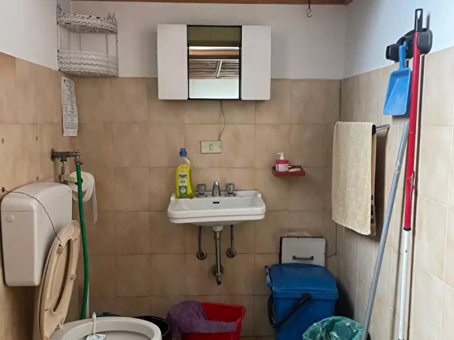 Immagine 7 di Negozio in affitto  in Via Provinciale a Marsicovetere