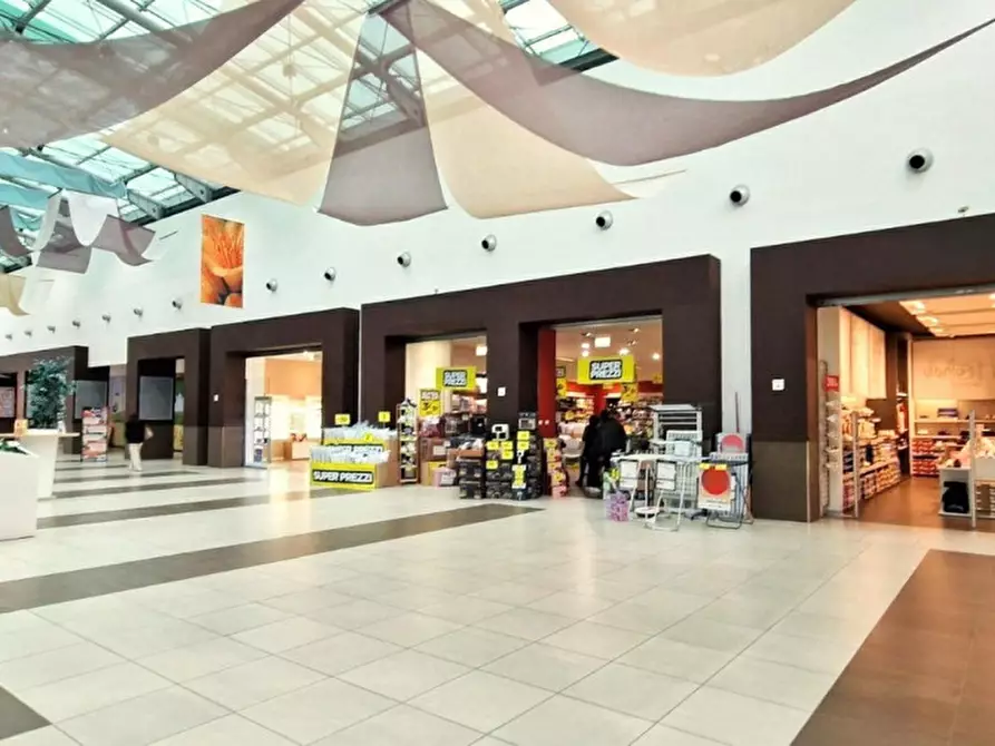 Immagine 6 di Attività commerciale in vendita  in Via Croci di Riardo, Riardo CE, Italia a Riardo