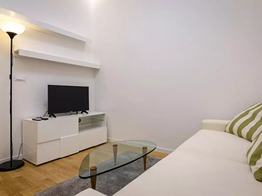 Immagine 8 di Appartamento in vendita  in Via Luigi Carlo Farini a Bologna