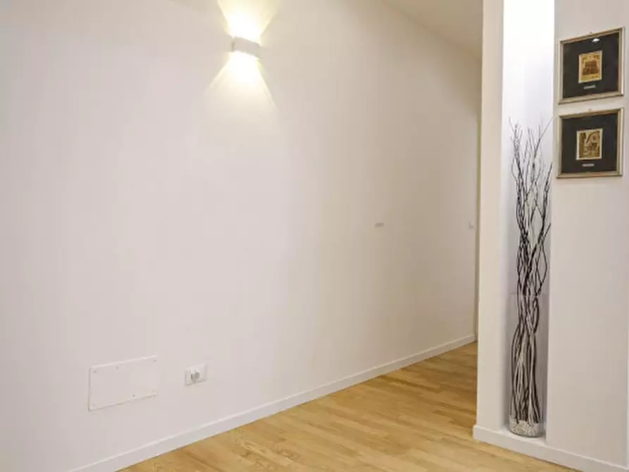 Immagine 10 di Appartamento in vendita  in Via Luigi Carlo Farini a Bologna