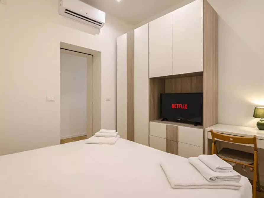 Immagine 15 di Appartamento in vendita  in Via Luigi Carlo Farini a Bologna
