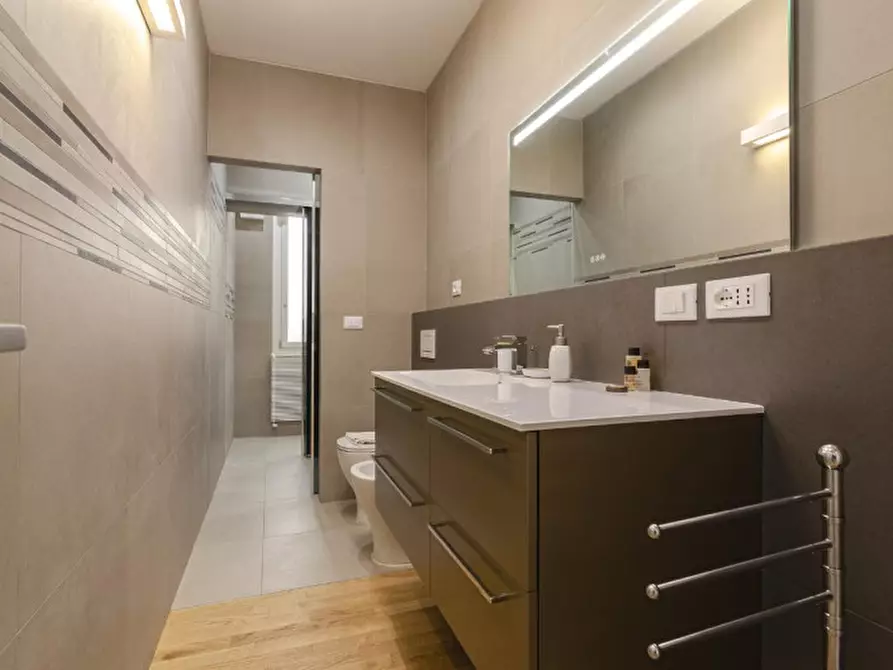 Immagine 17 di Appartamento in vendita  in Via Luigi Carlo Farini a Bologna