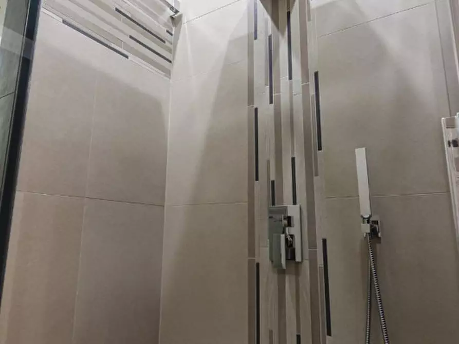 Immagine 20 di Appartamento in vendita  in Via Luigi Carlo Farini a Bologna