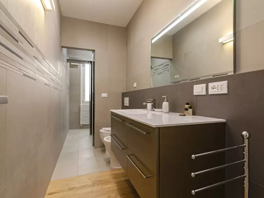 Immagine 47 di Appartamento in vendita  in Via Luigi Carlo Farini a Bologna