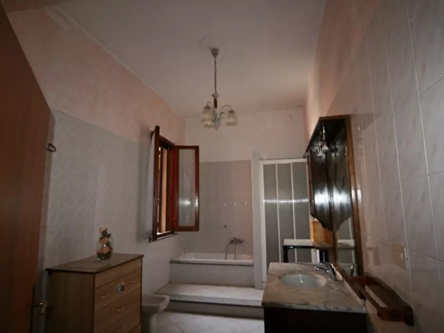 Immagine 11 di Appartamento in vendita  a Sinalunga