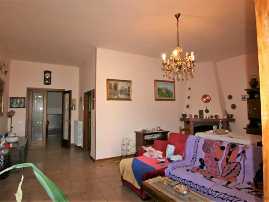 Immagine 3 di Appartamento in vendita  a Sinalunga