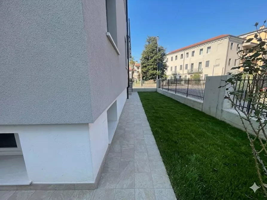 Immagine 21 di Appartamento in vendita  in Via Giuseppe Vaccari a Vicenza