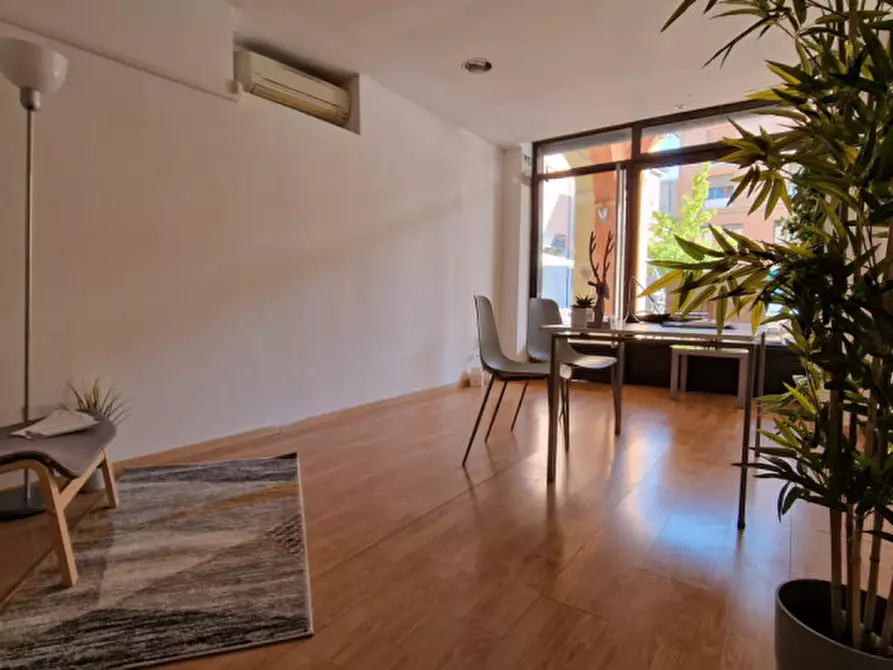 Immagine 3 di Negozio in affitto  in Corso Sandro Cabassi a Carpi