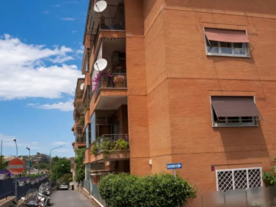 Immagine 3 di Appartamento in vendita  in Via Gallese a Roma