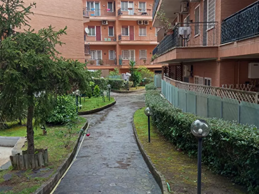 Immagine 9 di Appartamento in vendita  in Via Gallese a Roma