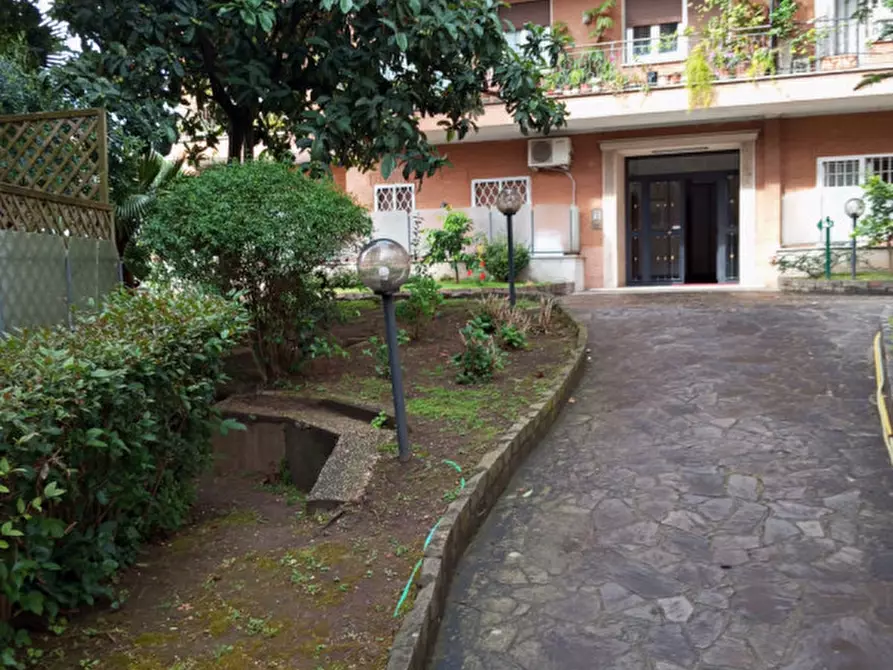 Immagine 11 di Appartamento in vendita  in Via Gallese a Roma