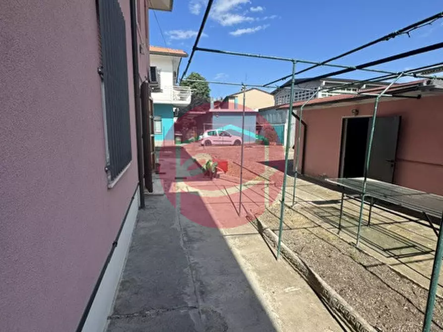 Immagine 2 di Villa in vendita  a Gambettola