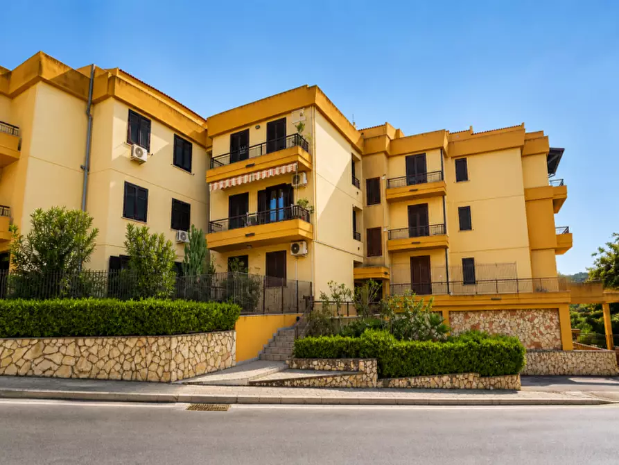 Immagine 1 di Appartamento in vendita  in VIA CAMILLO BENSO CONTE DI COVOUR, 6 a Casteldaccia