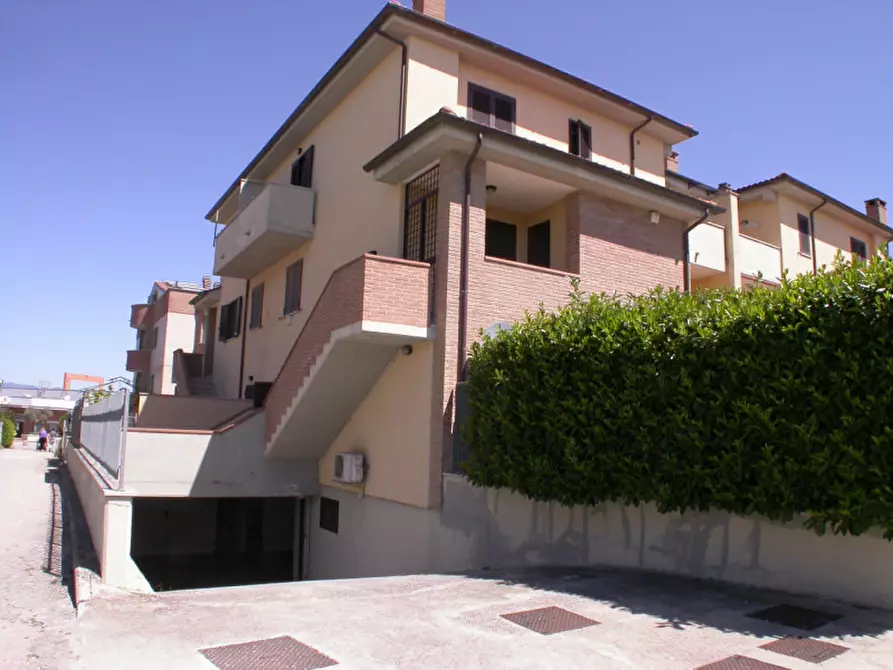 Immagine 2 di Appartamento in vendita  in Via Roma a Castiglione Del Lago