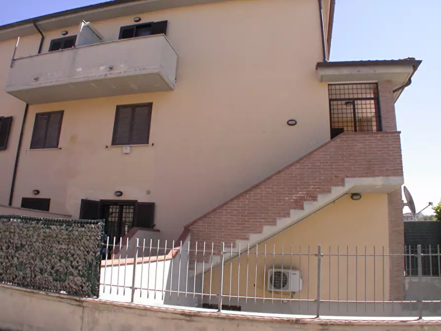 Immagine 3 di Appartamento in vendita  in Via Roma a Castiglione Del Lago