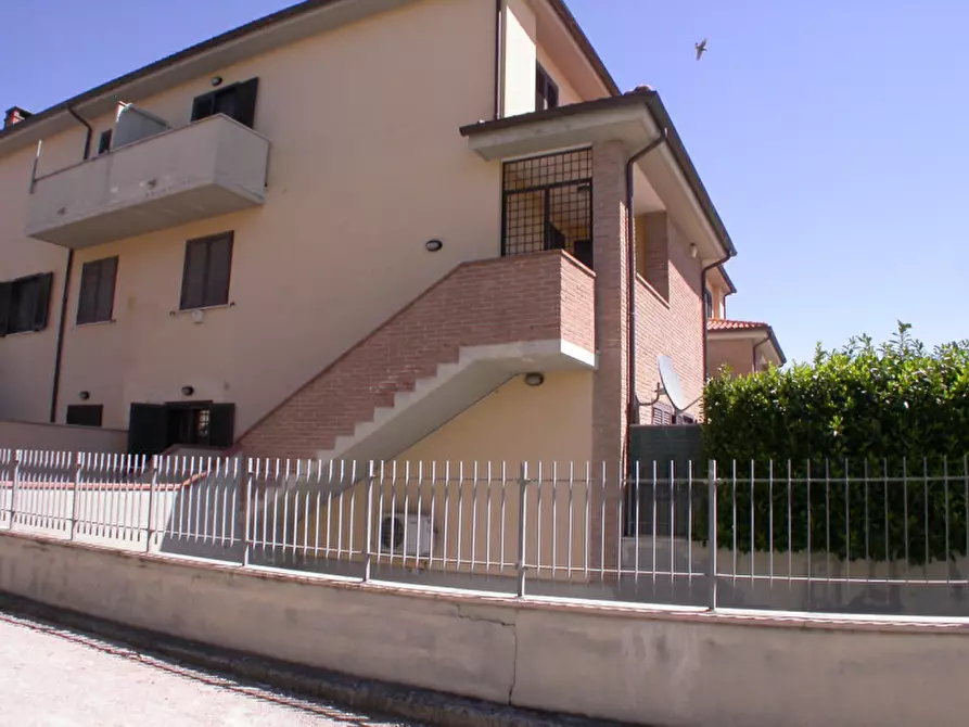 Immagine 20 di Appartamento in vendita  in Via Roma a Castiglione Del Lago