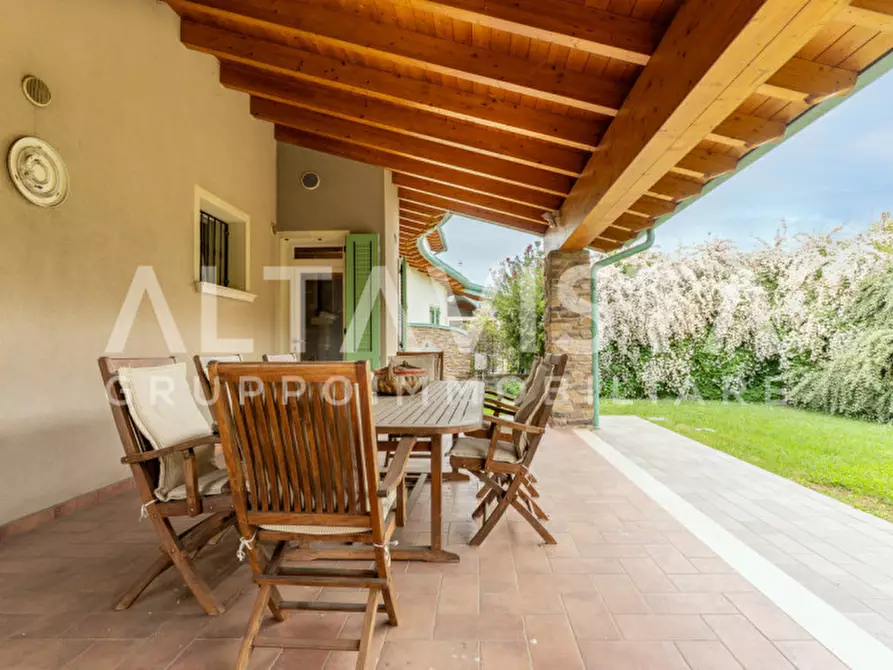 Immagine 5 di Villa in vendita  in Via Quattro Novembre a Carpenedolo