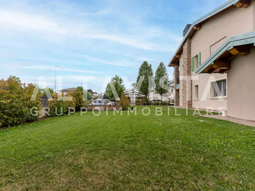 Immagine 8 di Villa in vendita  in Via Quattro Novembre a Carpenedolo