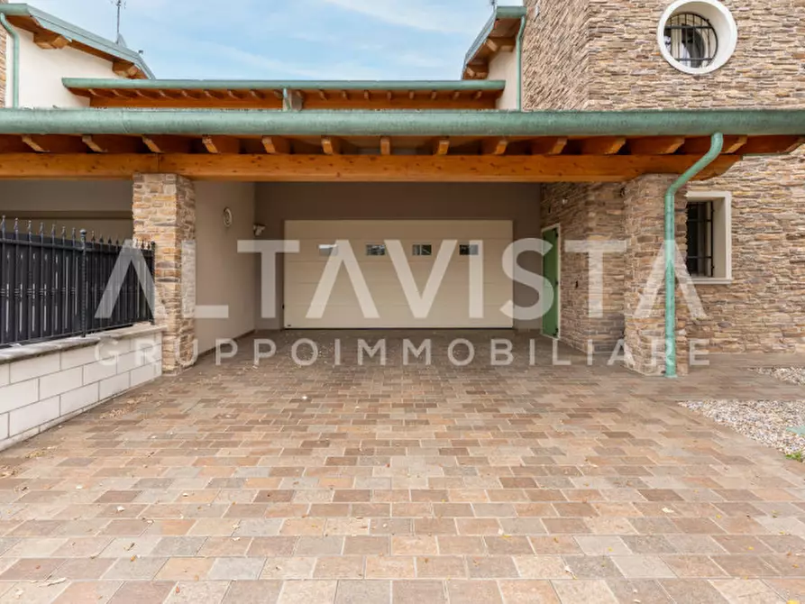 Immagine 10 di Villa in vendita  in Via Quattro Novembre a Carpenedolo