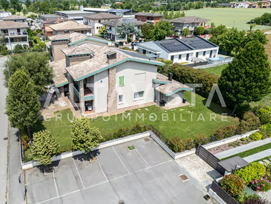 Immagine 58 di Villa in vendita  in Via Quattro Novembre a Carpenedolo