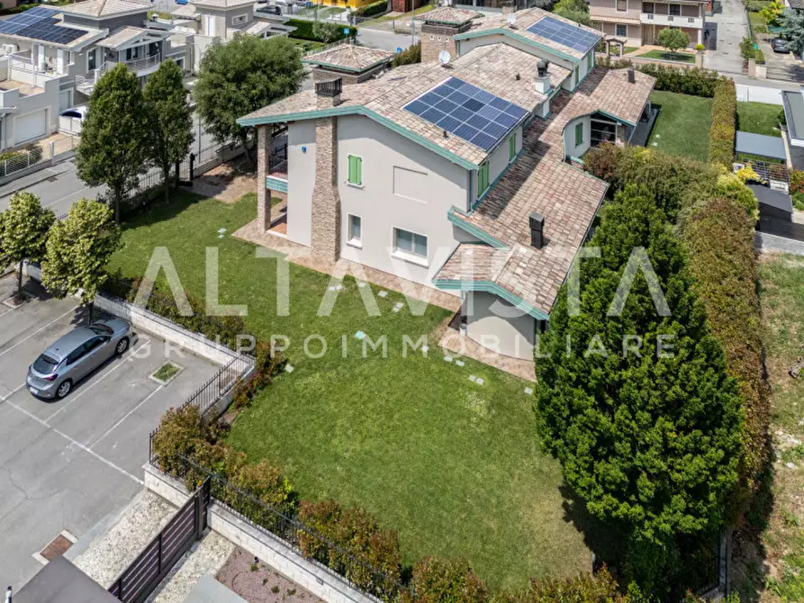 Immagine 60 di Villa in vendita  in Via Quattro Novembre a Carpenedolo