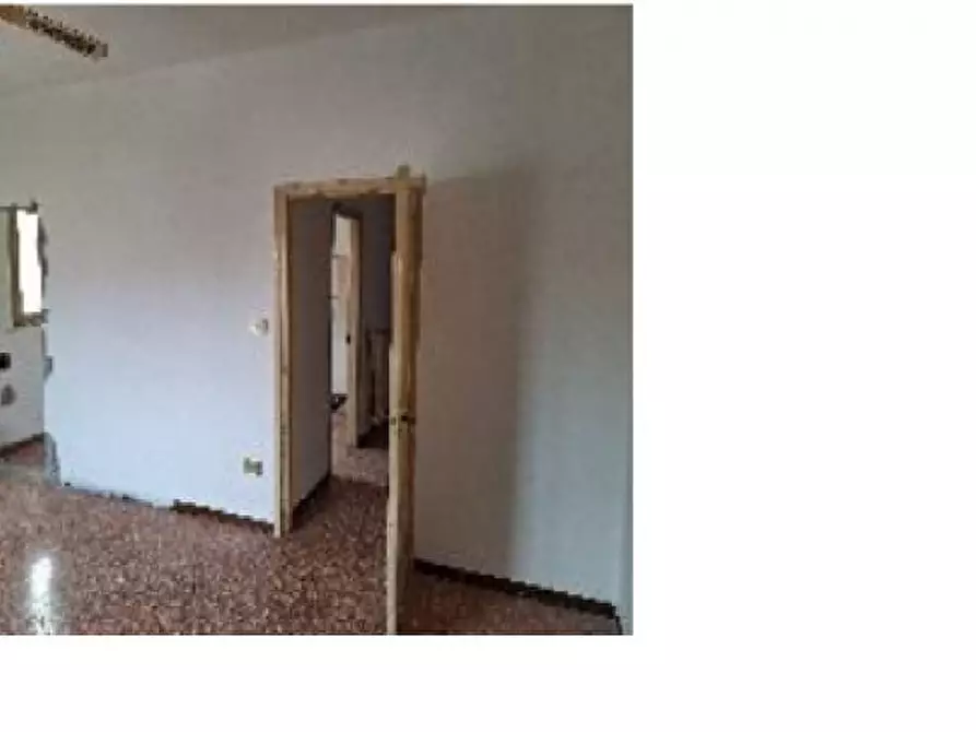 Immagine 4 di Appartamento in vendita  in Via Zen 33 a Venezia