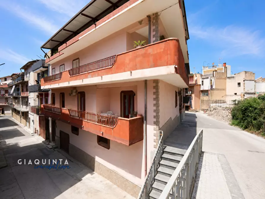 Immagine 12 di Casa bifamiliare in vendita  in Via Pietro Maroncelli snc a Palagonia