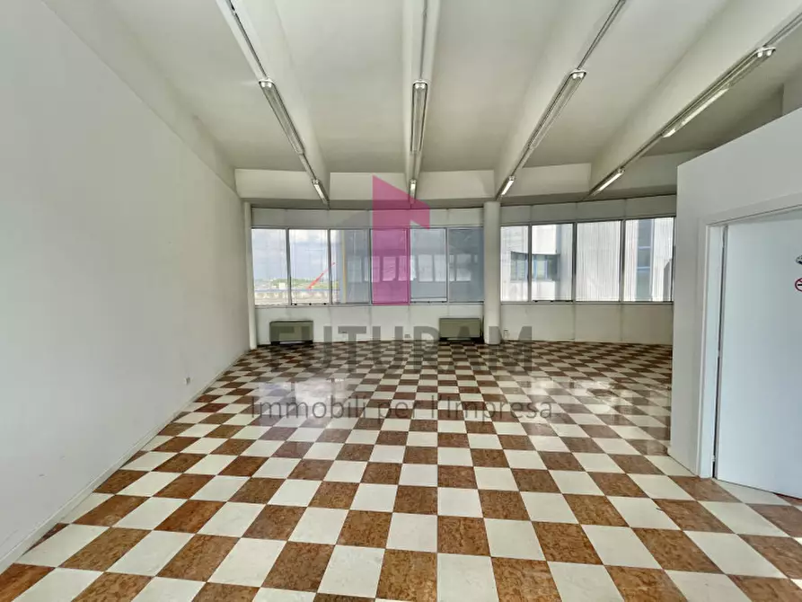 Immagine 13 di Ufficio in vendita  in Via Fabio Filzi a Vicenza