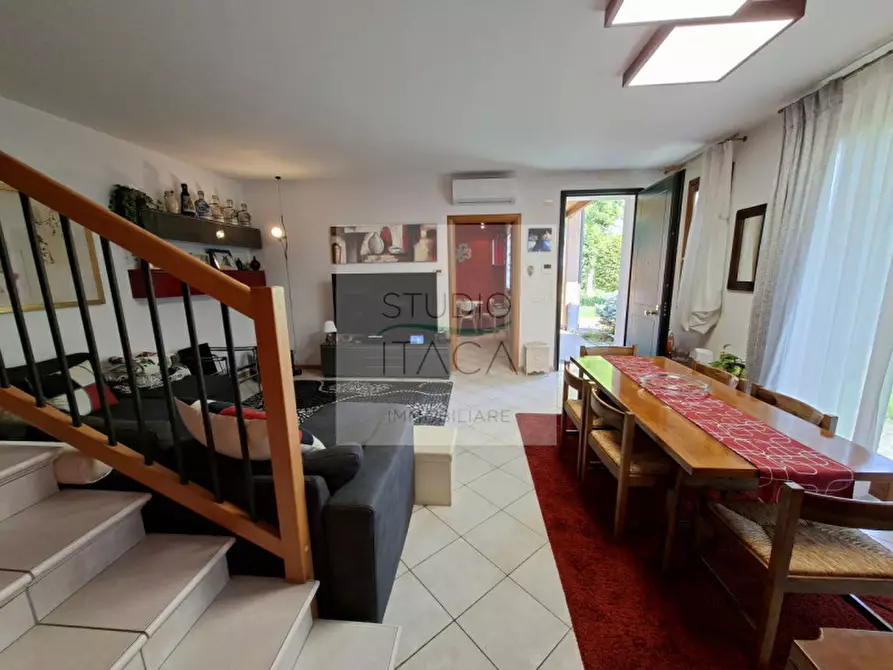 Immagine 8 di Casa bifamiliare in vendita  in via Durante a Due Carrare