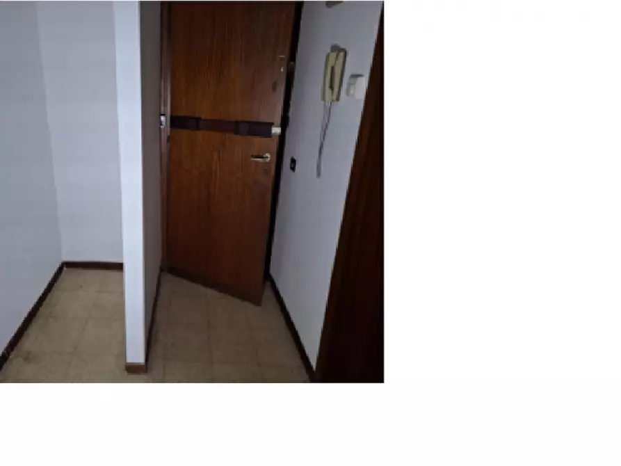 Immagine 3 di Appartamento in vendita  in Via Bagaron,16 a Venezia