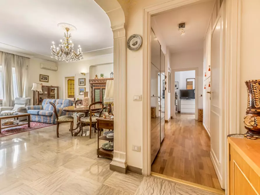Immagine 5 di Appartamento in vendita  in Via Franco Sacchetti a Roma