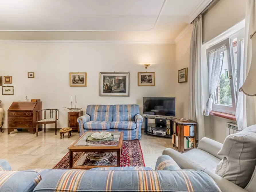 Immagine 10 di Appartamento in vendita  in Via Franco Sacchetti a Roma