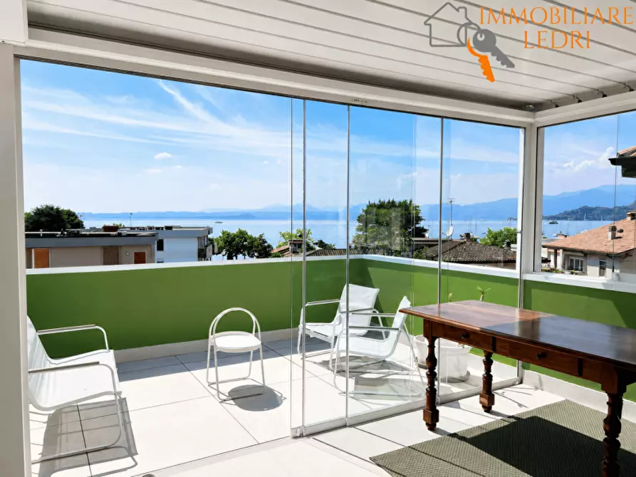 Immagine 1 di Villa in vendita  in Via XX Settembre a Bardolino
