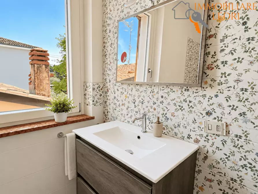 Immagine 10 di Villa in vendita  in Via XX Settembre a Bardolino