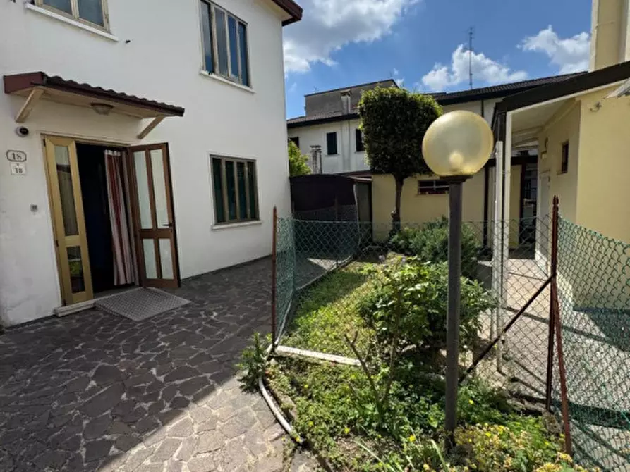 Immagine 2 di Casa indipendente in vendita  in VIA BRANDOLESE a Padova