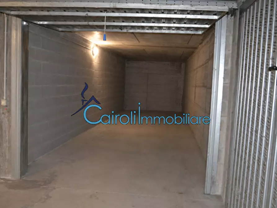 Immagine 1 di Garage in vendita  a Pavia