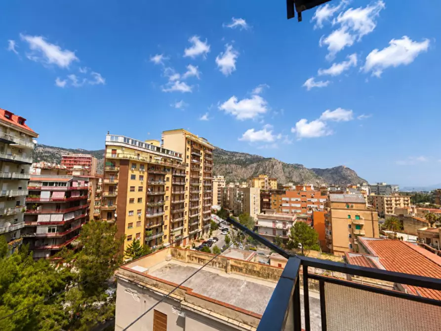 Immagine 10 di Appartamento in vendita  a Palermo