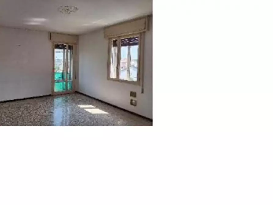Immagine 2 di Appartamento in vendita  in Via Vallenari 17 a Venezia