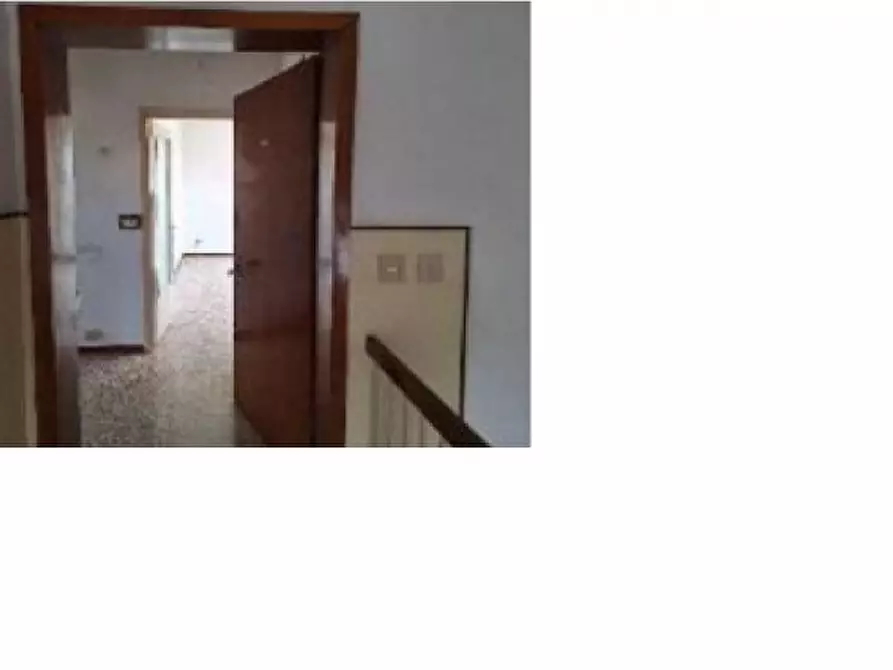 Immagine 3 di Appartamento in vendita  in Via Vallenari 17 a Venezia