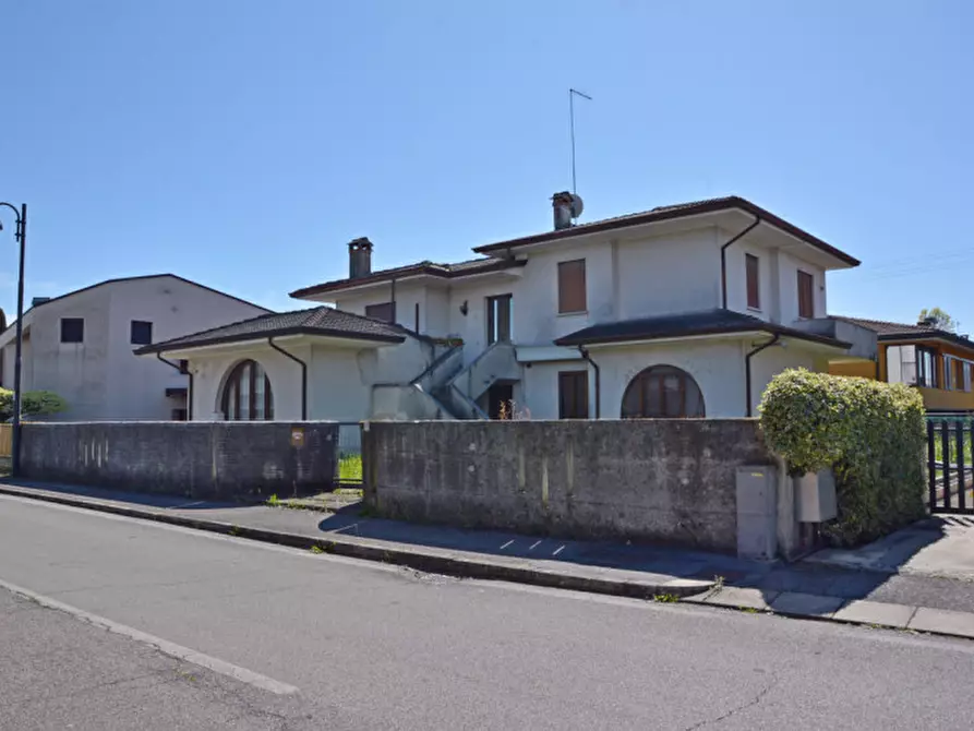 Immagine 1 di Casa indipendente in vendita  in Via Giacomo Leopardi 7 tombolo a Tombolo