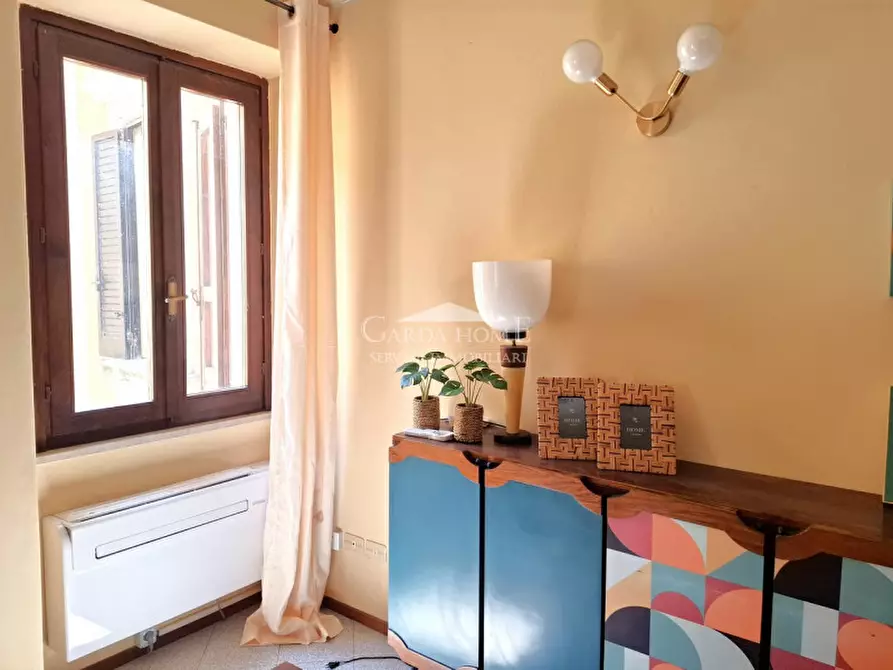 Immagine 3 di Appartamento in vendita  in Piazza Matteotti a Desenzano Del Garda