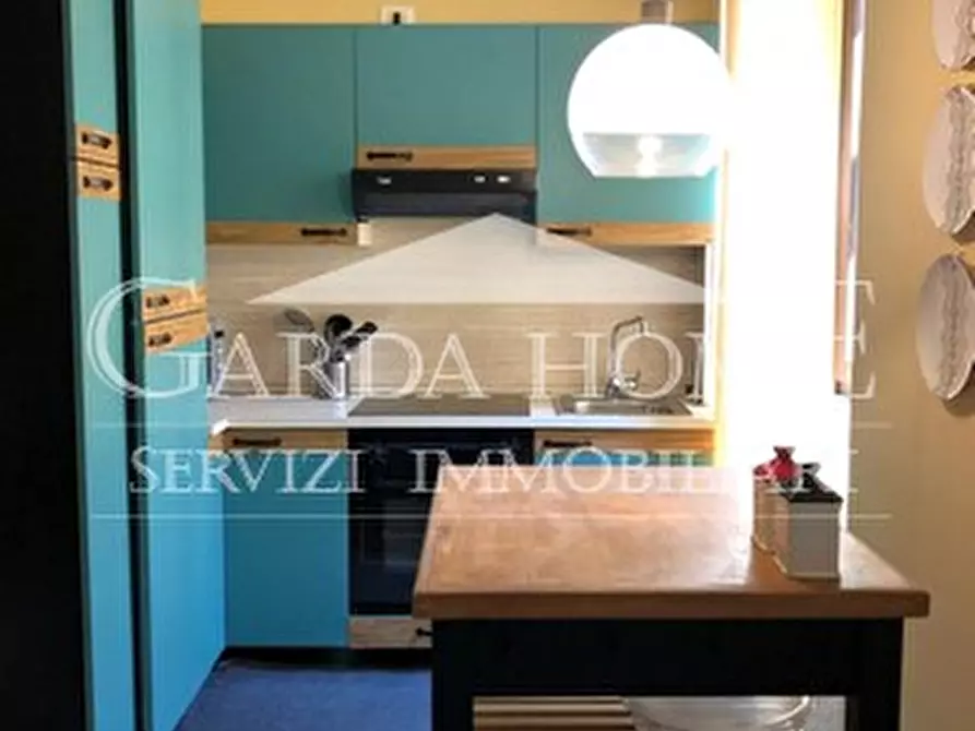 Immagine 5 di Appartamento in vendita  in Piazza Matteotti a Desenzano Del Garda