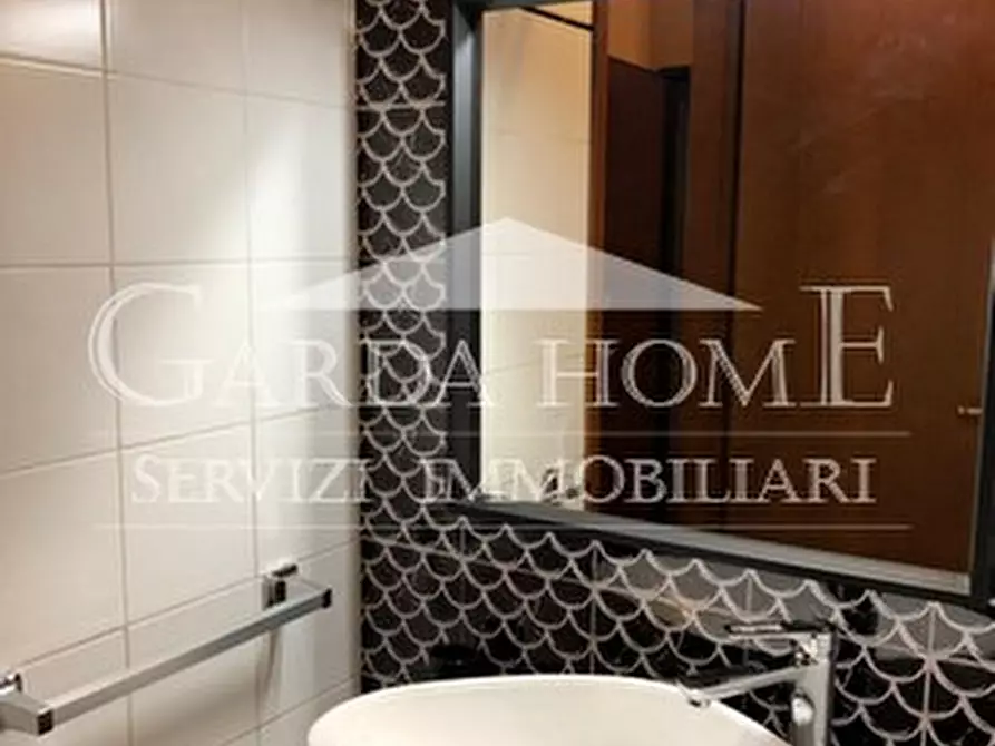 Immagine 14 di Appartamento in vendita  in Piazza Matteotti a Desenzano Del Garda
