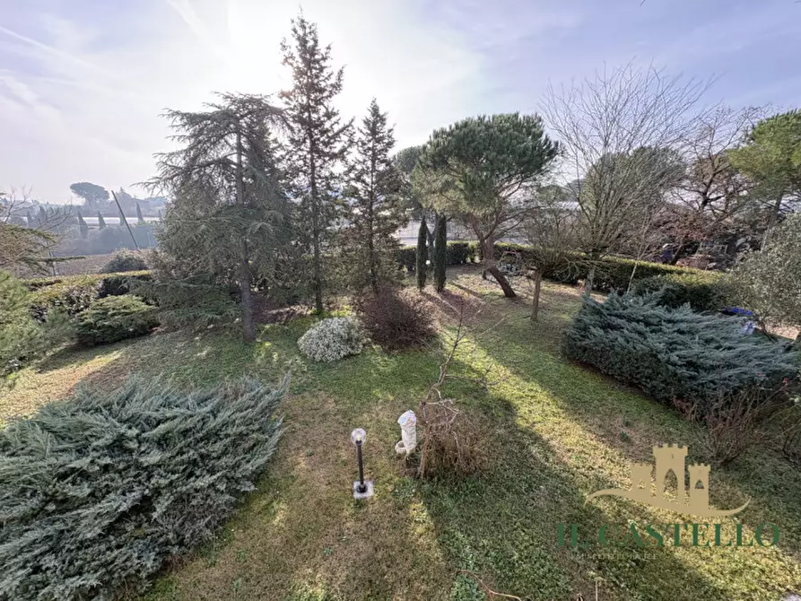 Immagine 14 di Agriturismo in vendita  a Castiglione Del Lago