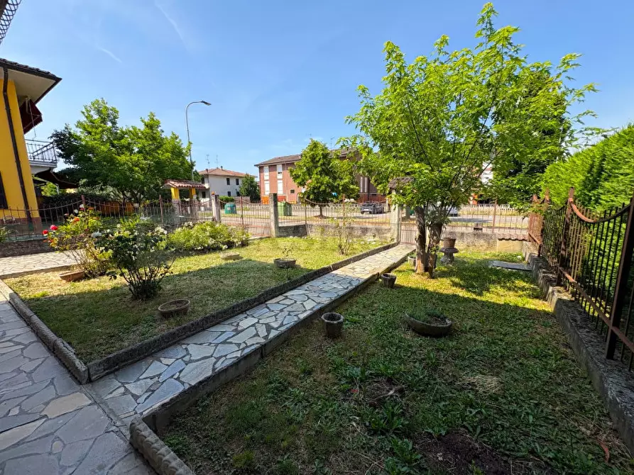 Immagine 4 di Villa in vendita  in via Giacomo Brodolini n° 7 a Casteggio
