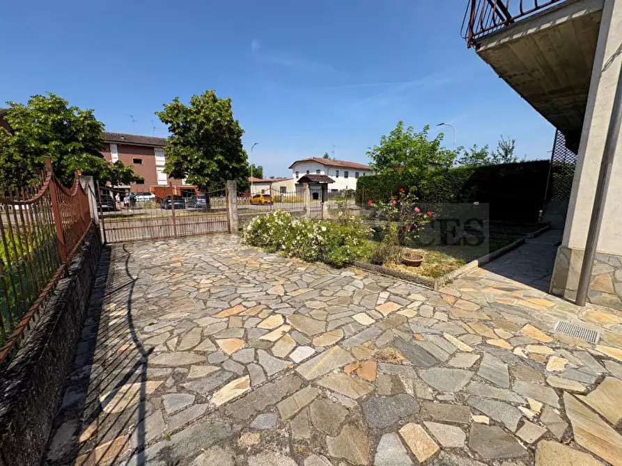 Immagine 5 di Villa in vendita  in via Giacomo Brodolini n° 7 a Casteggio