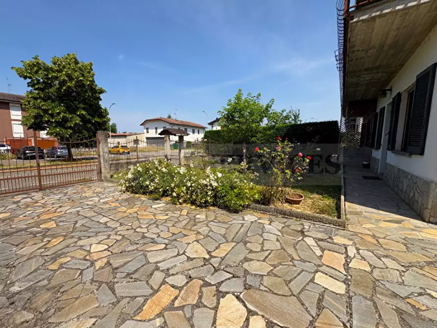Immagine 37 di Villa in vendita  in via Giacomo Brodolini n° 7 a Casteggio