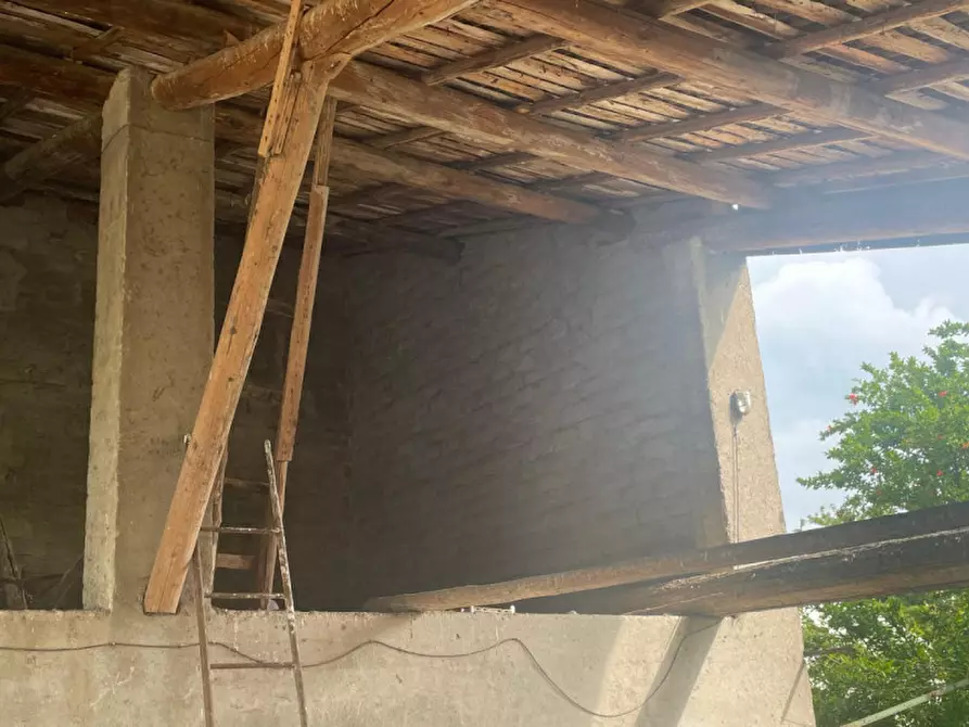 Immagine 8 di Rustico / casale in vendita  in via duca degli abruzzi 126 a Villafranca Di Verona