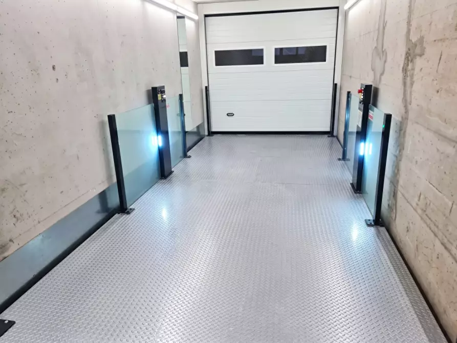 Immagine 6 di Garage in vendita  in via Paglia Corta a Bologna